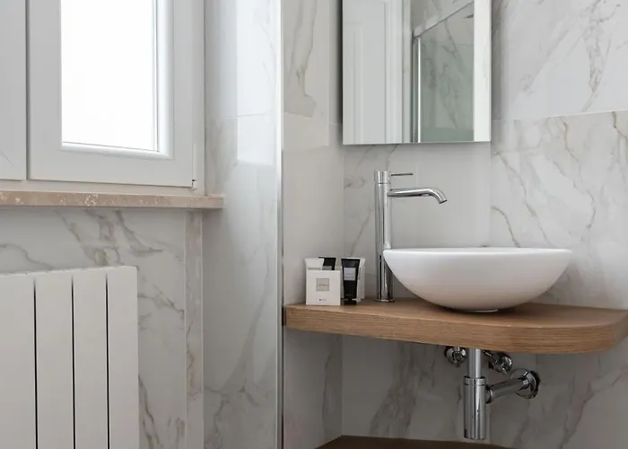 Con 2 E 2 Bagni -san Giovanni- *